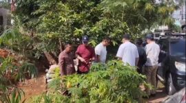 Pemko dan BP Batam tengah meninjau titik banjir di Perumahan Cipta Regency, Jumat (9/5). Foto:dok/ag