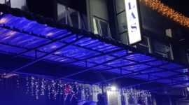 Foto kondisi klub malam Atlas di Dream Land Marina Kota Batam saat malam hari. Warga sekitar resah atas aktivitas di lokasi, Senin (12/5/2025). Matapedia6.com/ Istimewa