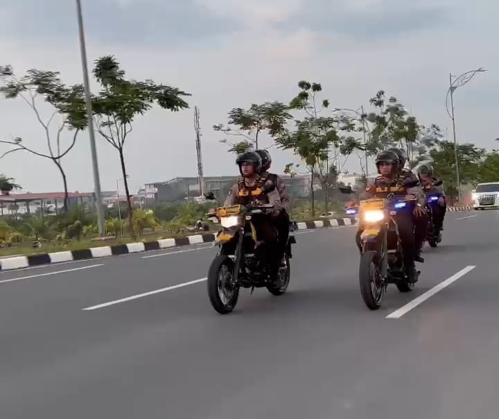 Anggota Ditsamapta Polda Kepri sebar anggota gelar patroli Blue Light saat tempat rawan dan pusat keramaian di Batam, Minggu (12/5/2025). Matapedia6.com/Dok Humas Polda