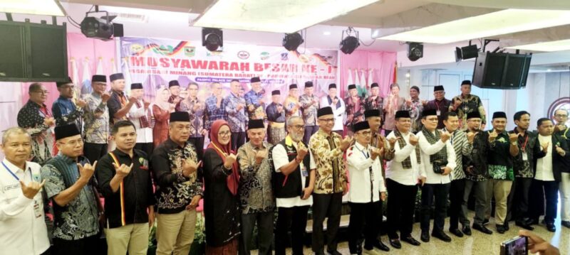 Gubernur Sumbar hadir dalam Mabes paguyuban Rumah Gadang, Minggu (12/5). Foto:dok/Aflian Zainal-PWI Kepri