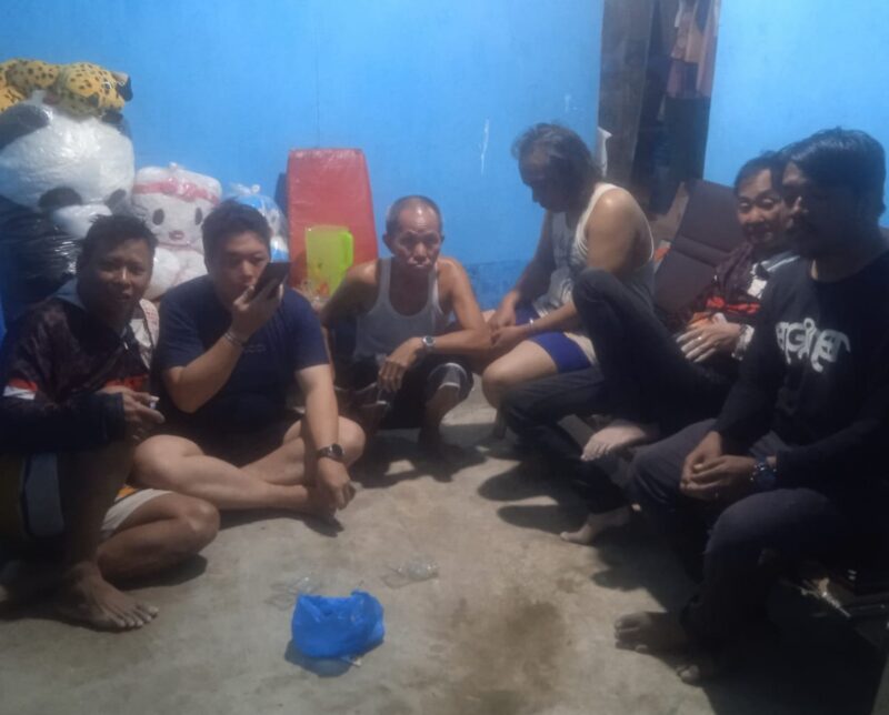Para korban yang tenggelam akibat dihantam ombak di perairan Bintan. Foto:dok/Tim SAR
