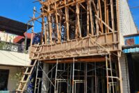 Kondisi bangunan rumah lantai dua milik Karyaman Nazara yang ada di perumahan Taman Cipta Asri, Sagulung, Kota Batam, Provinsi Kepri, Selasa (20/5/2025). Matapedia6.com/Luci.