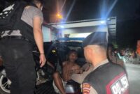 Tim patroli dari Ditsamapta Polda Kepri saat melakukan pengamanan terhadap pelaku sebelum dibawa ke Polresta Barelang, Kamis (15/5/2025). Matapedia6.com/Dok Humas Polda