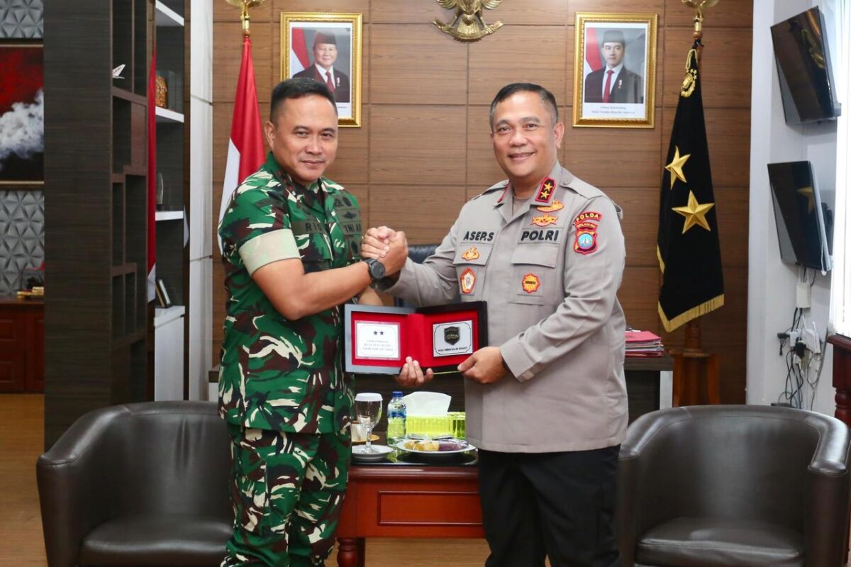 Kapolda Kepri Irjen Pol. Asep Safrudin bersama Pangdam I/Bukit Barisan Mayjen TNI Rio Firdianto, silaturahmi di Mapolda Kepri, Jumat (16/5/2025).Matapedia6.com/Dok Humas Polda