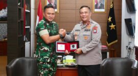 Kapolda Kepri Irjen Pol. Asep Safrudin bersama Pangdam I/Bukit Barisan Mayjen TNI Rio Firdianto, silaturahmi di Mapolda Kepri, Jumat (16/5/2025).Matapedia6.com/Dok Humas Polda