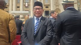 Fary Francis, Deputi IV BP Batam, untuk menghadiri langsung pelantikan Paus Leo XIV di Lapangan Santo Petrus, Vatikan, Minggu (18/05). Foto:dok/Humas BP Batam