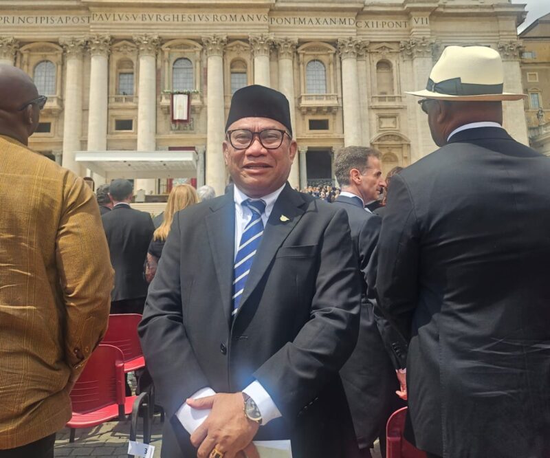 Fary Francis, Deputi IV BP Batam, untuk menghadiri langsung pelantikan Paus Leo XIV di Lapangan Santo Petrus, Vatikan, Minggu (18/05). Foto:dok/Humas BP Batam