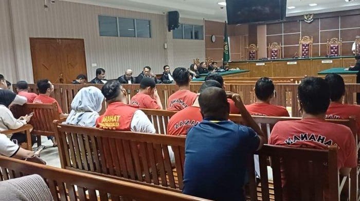 Para terdakwa saat mengikuti persidangan di pengadilan negeri Batam beberapa waktu lalu, Senin (19/5/2025). Matapedia6.com/Luci