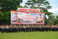 Personel Polda Kepri dengan khidmat mengikuti upacara peringatan Hari Kebangkitan Nasional (Harkitnas) ke-117 digelar di Lapangan Apel Bhayangkara Polda Kepri, Selasa (20/5/2025). Matapedia6.com/Dok Humas Polda