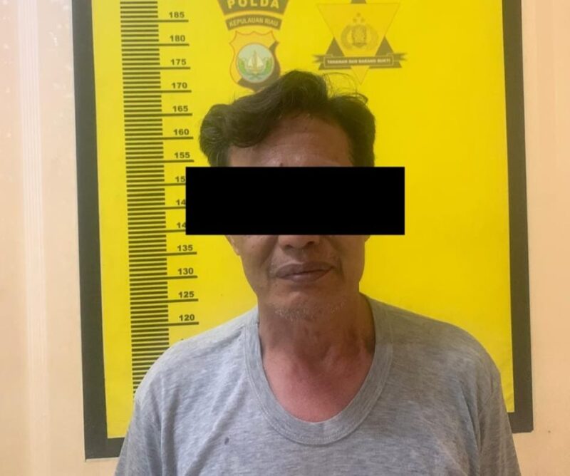 Pelaku pengiriman PMI Ilegal yang ditangkap Ditreskrimum Polda Kepri, Sabtu (24/5/2025). Matapedia6.com/Dok Humas Polda