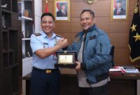 Danlanud Hang Nadim Batam, Letkol Pnb Hendro Sukamdani silaturahmi dengan Kapolda Kepri Irjen Pol Asep Safrudin di Mapolda Kepri, Rabu (28/5/2025).