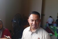 Kasubdit Tipidter Ditreskrimsus Polda Kepri, AKBP Zamrul saat diwawancara wartawan di Dermaga Bea Cukai Tanjunguncang, Selasa (6/5). Foto:matapedia