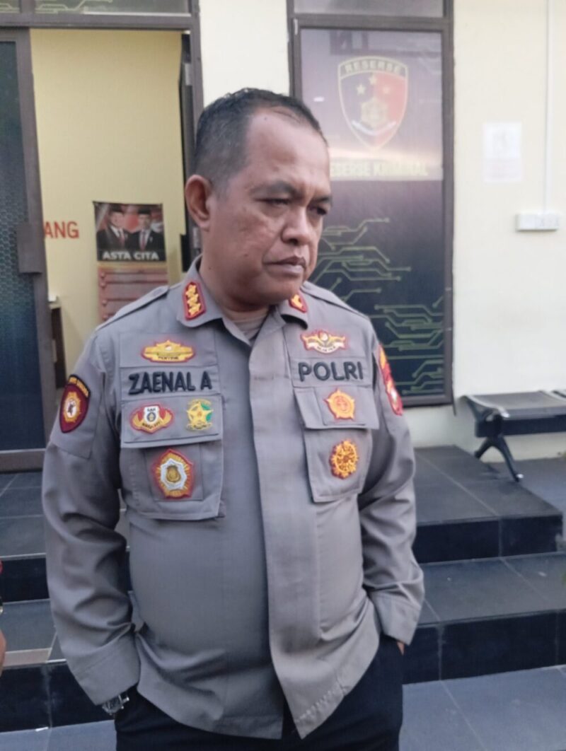 Kapolresta Barelang Kombes Pol Zaenal Arifin saat memberikan keterangan mengenai kecelakaan di Tiban Centre, Rabu (7/5/2025). Matapedia6.com/Luci