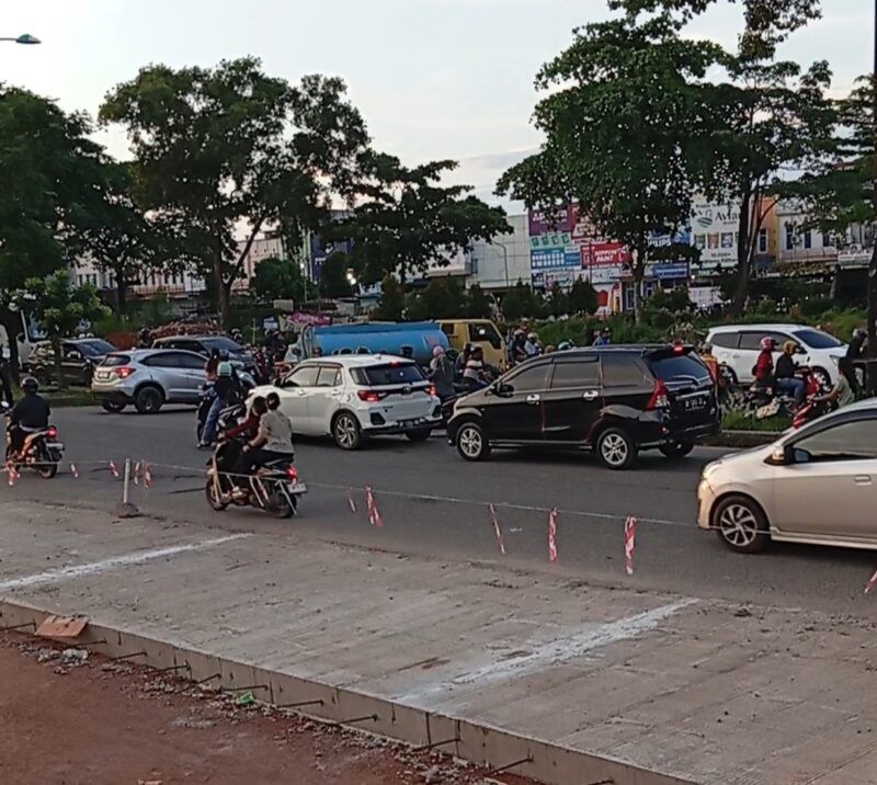 U-trun di jalan R Suprapto Batuaji penyebab kemacetan di Batuaji dan Sagulung, Selasa (6/5/2025). Matapedia6.com/Luci