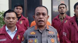 Pelaku jambret dihadirkan saat doorstop di Polresta Barelang, Rabu (7/5/2025) Matapedia6.com/Luci