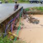 Kondisi kabel optik disaluran drainase yang ada di salah satu wilayah di Kota Batam, Senin (19/5/2025). Matapedia6.com/Zalfirega