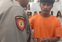 Pelaku pembunuhan di Sagulung yang ditangkap Polresta Barelang setelah sempat kabur ke Kabupaten Karimun, Jumat (23/5/2025) Matapedia6.com/Luci