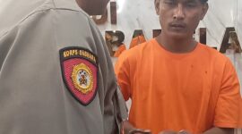 Pelaku pembunuhan di Sagulung yang ditangkap Polresta Barelang setelah sempat kabur ke Kabupaten Karimun, Jumat (23/5/2025) Matapedia6.com/Luci