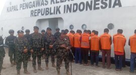 Dirjen Pengawasan Sumber Daya Kelautan dan Perikanan, Dr Pung Nugroho Saksono (Ipunk) saat jumpa pers di Pangkalan PSDKP Batam, Sabtu (25/5). Foto:Zalfirega/matapedia