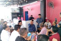 Pengurus Ikatan Keluarga Sumatera Barat (IKSB) Batam saat berdialog di Sekretariat IKSB Kota Batam, Senin (26/5/2025). Foto:Zalfirega/matapedia