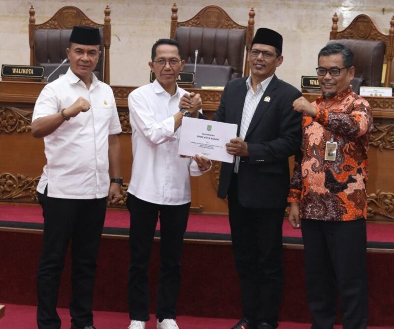 Ketua DPRD Batam Kamaluddin bersama Wali Kota Batam  Amsakar Achmad saat rapat Pansus LKPj Foto:Dok/Sekwan
