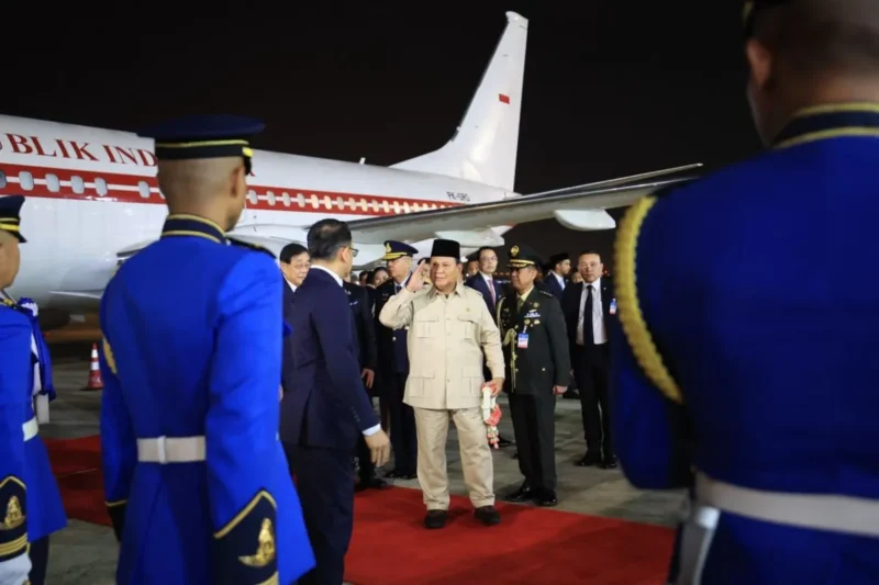 Presiden RI Prabowo Subianto saat tiba di Bandara Don Mueang Royal Thai Air Force Base, Thailand, Sabtu (17/5/2025). ANTARA/HO-Tim Media Presiden Prabowo