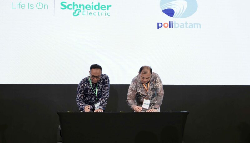 MoU Schneider Electric Batam dengan Politenik beberapa hari lalu. Foto: Schneider Electric 