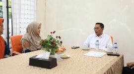 Wali Kota Batam Amsakar bersama Direktur RSUD Embung Fatimah beberapa hari lalu. Foto;Diskominfo Batam