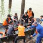 Tim SAR gabungan saat melakukan evakuasi jenazah pemancing yang tenggelam di Tanjung Sengkuang, Senin (2/6/2025). Matapedia6.com/Dok Basarnas.