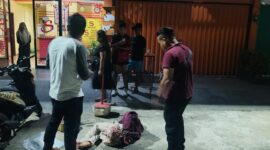 Petugas kepolisian saat mengamankan pelaku di lokasi kejadian di Simpang Base Camp Sagulung, Senin (2/6/2025). Matapedia6.com/Istimewa