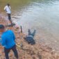 Tim gabungan saat melakukan evakuasi jenazah dipinggir laut dekat jembatan satu Barelang, Jumat (6/6/2025). Matapedia6.com/Istimewa)