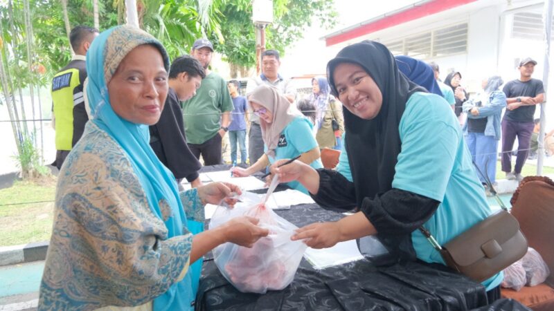 Pertamina menyalurkan bantuan hewan kurban ke masyarakat, Jumat (6/6/2025). Foto:Dok/Ist