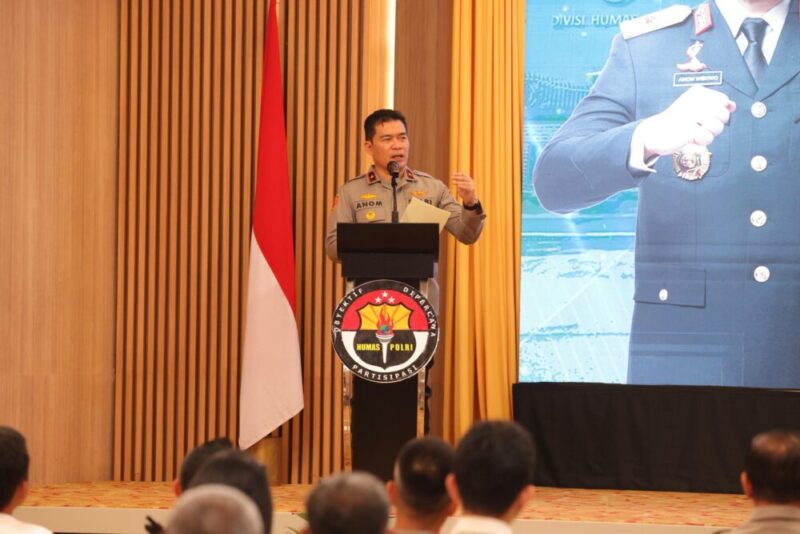 Wakapolda Kepri Saat memberikan kata sambutan sekaligus membuka Rakernis Humas Polda Kepri, di Nagoya Hill Hotel, Batam, Rabu (11/6/2025). Matapedia6.com/Humas polda