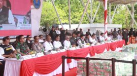 Anggota Dewan Perwakilan Daerah Republik Indonesia (DPD RI) Komite IV asal Daerah Pemilihan Provinsi Kepulauan Riau, Dwi Ajeng Sekar Respaty, hadiri kegiatan pemusnahan barang bukti narkotika jenis sabu seberat 2 ton dilaksanakan oleh Badan Narkotika Nasional (BNN) di Alun-Alun Engku Putri, Kota Batam, Kamis (12/6/2025. Matapedia6.com/Dok DPRD RI