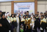 Jemaah haji kloter kedua baru tiba di Tanah Air disambut Kemenag Kepri, Jumat (13/6). Foto:Yudi/Kemenag Kepri untuk matapedia