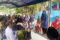 Menajemen rumah sakit umum daerah Embung Fatimah saat mendatangi rumah duku Muhammad Alif Okto Karyanto di Sei Pelenggut, Sagulung, Selasa (17/6/2025). Matapedia6.com/Dok RSUD EF