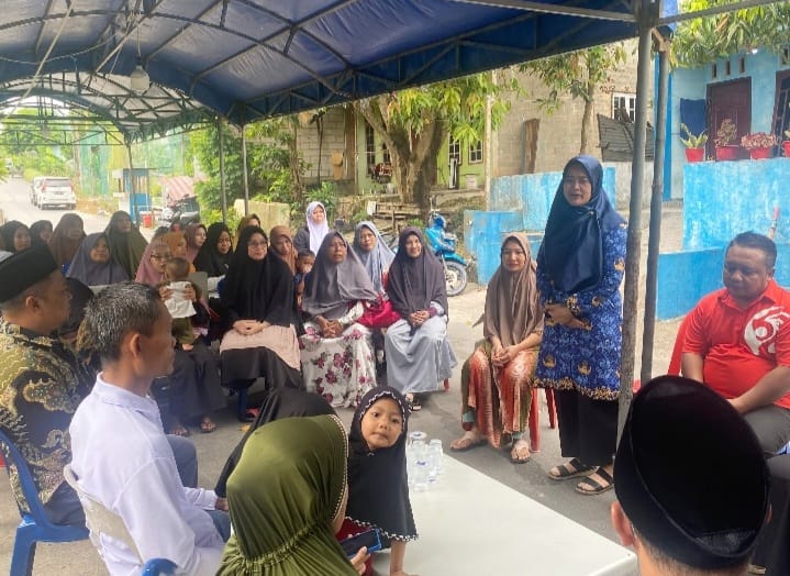 Menajemen rumah sakit umum daerah Embung Fatimah saat mendatangi rumah duku Muhammad Alif Okto Karyanto di Sei Pelenggut, Sagulung, Selasa (17/6/2025). Matapedia6.com/Dok RSUD EF