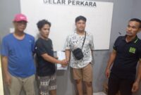 Kedua belah pihak saat bersalaman di mapolsek Sagulung usai melakukan penandatanganan Restorative Justice pada 9 Mei 2025 lalu. Matapedia6.com/Dok Polsek