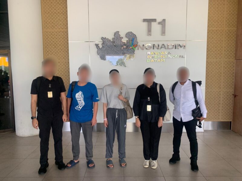 Empat WNA yang melanggar izin tinggal dideportasi Imigrasi Batam. Foto;Istimewa