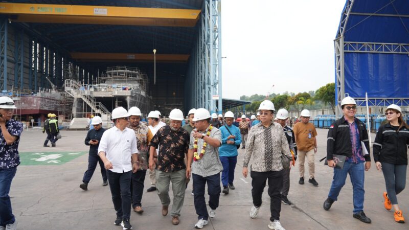 Fary Francis memimpin kunjungan langsung ke PT Kim Seah Shipyard Indonesia di Kawasan Industri Sekupang pada Jumat (20/6). Foto:Humas BP Batam