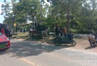 Warga dan pengendara saat melihat dan menolong para korban yang terlibat kecelakaan di jalan trans Barelang Kota Batam, Provinsi Kepri pada Minggu (22/6/2025) lalu. Matapedia6.com/Istimewa