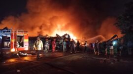 Gudang Limbah B3 di Kawasan Kabil Terbakar pada Senin (23/6/2025). Foto:Dok/Humas BP Batam