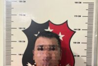 SM pelaku saat diamankan Polsek Bengkong atas dugaan perbuatan tidak senonoh terhadap anaknya sendiri, Kamis (26/6/2025). Matapedia6.com/Dok Polsek