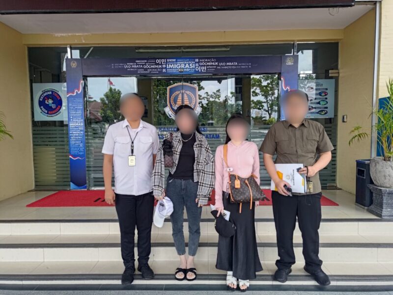 Dua WNA asal Vietnam dideportasi Imigrasi Batam. Foto;Dok/Imigrasi Batam