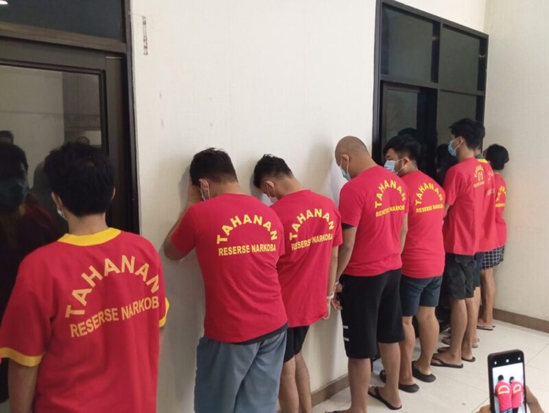 Para pengedar sabu yang ditangkap Satres Narkoba Polresta Barelang di beberapa tempat di Kota Batam, Matapedia6.com/Luci