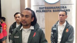 Kasatnarkoba Polresta Barelang AKP Denny Langie saat memberikan keterangan ungkap kasus narkoba selama bulan mei 2025, di Kantor Satres narkoba Polresta Barelang,  Senin (2/6/2025). Matapedia6.com/Luci