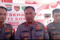 Kapolda Kepri Irjen Pol Asep Syafrudin saat memberikan pemaparan mengenai kegiatan bakti sosial yang dilaksanakan di Kepri, Senin (16/6/2025). Matapedia6.com/Luci