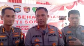 Kapolda Kepri Irjen Pol Asep Syafrudin saat memberikan pemaparan mengenai kegiatan bakti sosial yang dilaksanakan di Kepri, Senin (16/6/2025). Matapedia6.com/Luci 