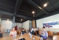 Kepala Kemenag Batam Budi Dermawan saat Budi Ngobras dengan wartawan di Tiban, Jumat (20/6/2025). Foto:Zalfirega/matapedia