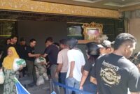 Boombastic Dance Club & KTV saluran ratusan paket sembako kepada masyarakat pada Minggu (29/6/2025). Foto:dok/matapedia